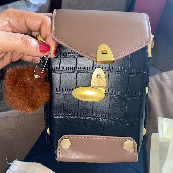 NEW INVENTORY 🔥Pom Pom Decor Croc Embossed Flap Box Bag🔥 - Picture 11 of 11